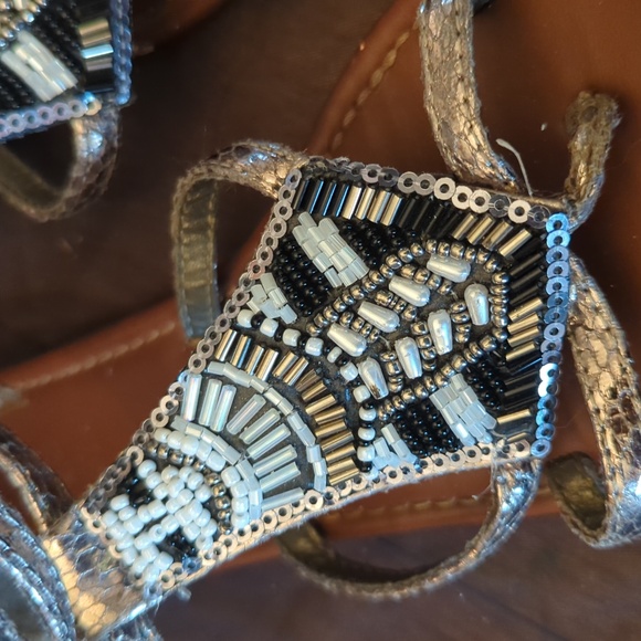 Absolutely adorable girls mud sandals with bead detailing - Picture 3 of 8